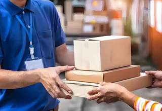 我国快递行业业务收入不断增加 目前已形成菜鸟系、京腾系、顺丰系三足鼎立时代