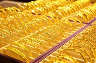 我国黄金饰品行业：高涨金价致使市场消费疲软 传统金店面临较大竞争压力