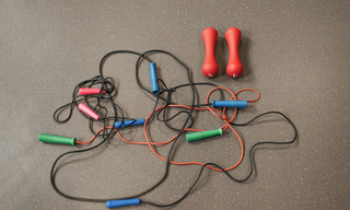 我国体育用品行业细分市场众多 企业竞争激烈 集中度整体较低