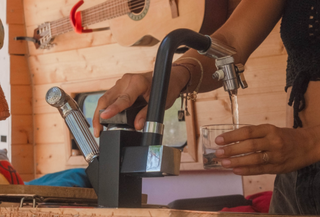 我国净水器行业线上及线下市场均较为集中 市场竞争企业主要有四大类型