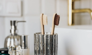 我国电动牙刷行业：成人电动牙刷中高端市场占比扩大  线上市场呈双寡头垄断格局