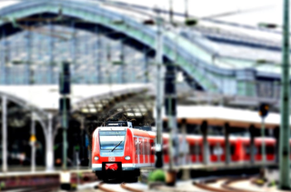 2025年一季度我国铁路货运量为125316万吨 同比增长1% 旅客发送量同比增长5.9%